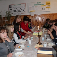 В пятой группе прошел классный час посвященный дню матери, где руководитель группы Тыхеренова Д.В